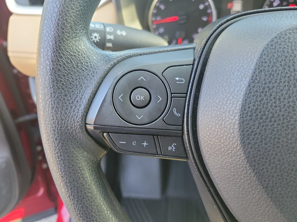 Used 2020 Toyota RAV4 LE FWD image 27