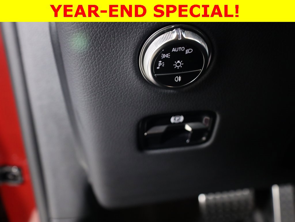 Used 2025 Mercedes-Benz GLC 300 4MATIC image 11