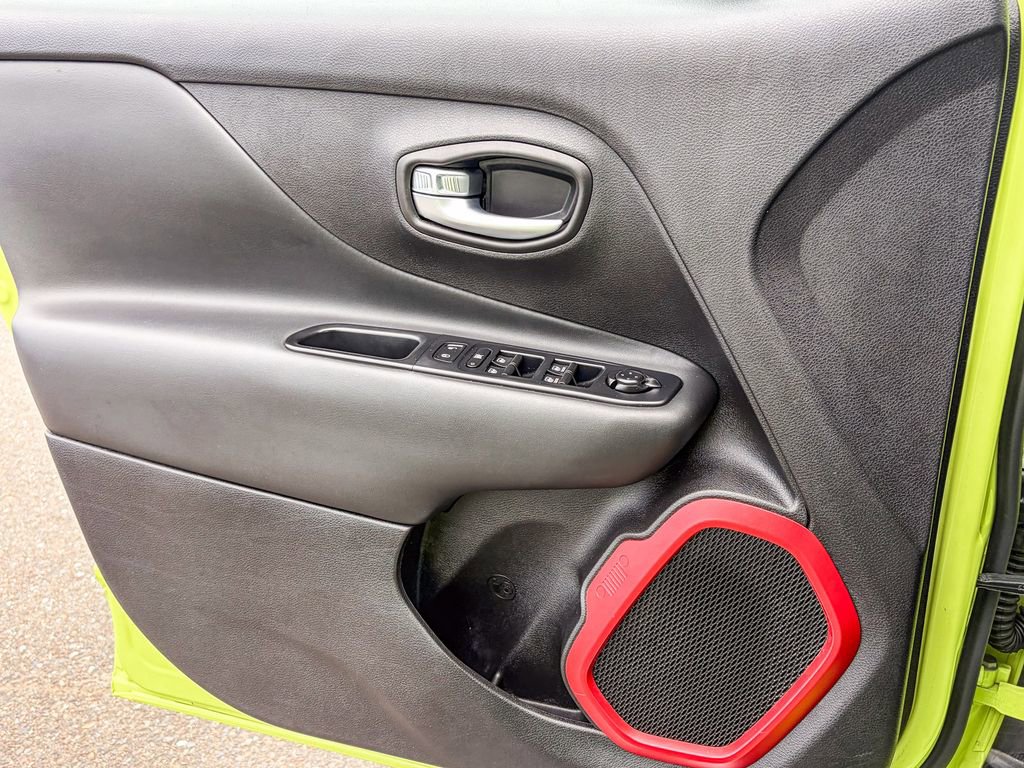 Used 2018 Jeep Renegade Trailhawk image 46