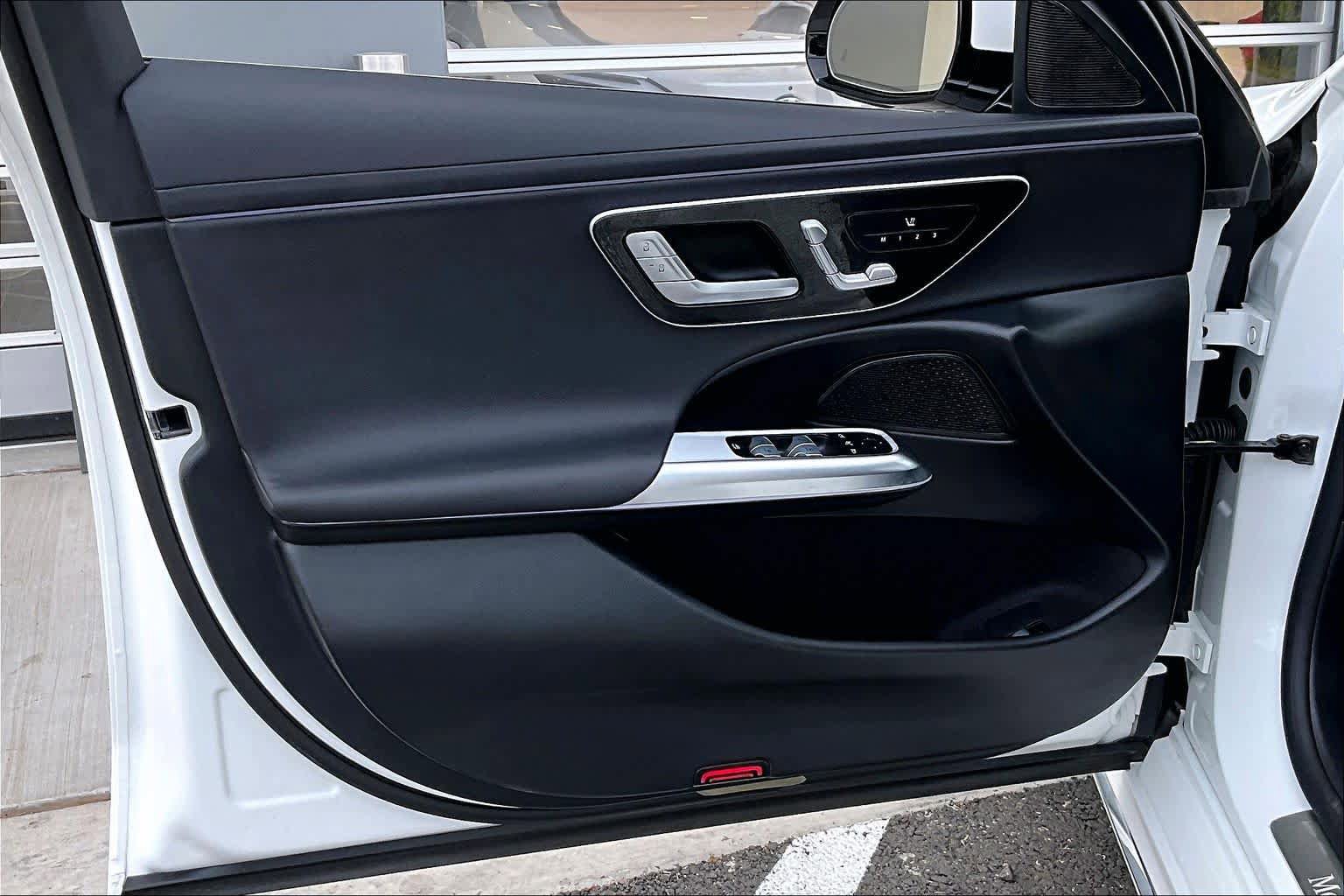 Used 2025 Mercedes-Benz E 350 4MATIC Sedan image 21