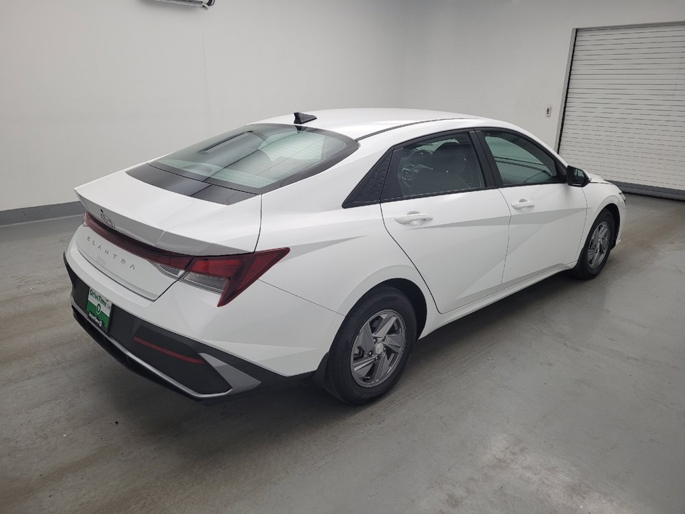 Used 2025 Hyundai Elantra SE FWD image 10