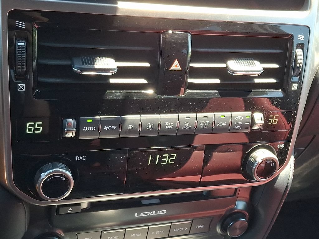 Used 2023 Lexus GX 460 Premium w/ Accessory Package AWD/4WD image 17