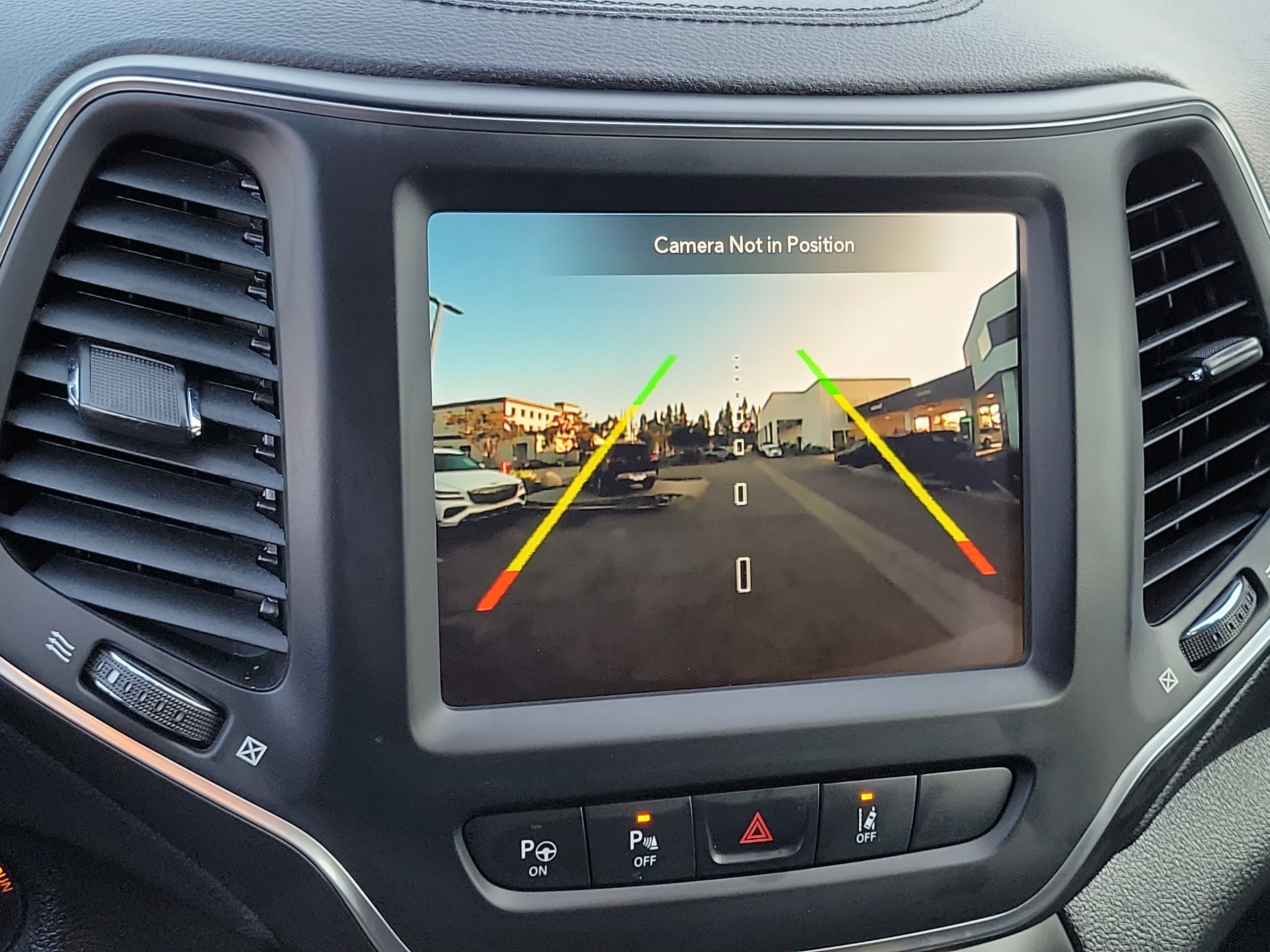 Used 2023 Jeep Cherokee Altitude Lux image 13