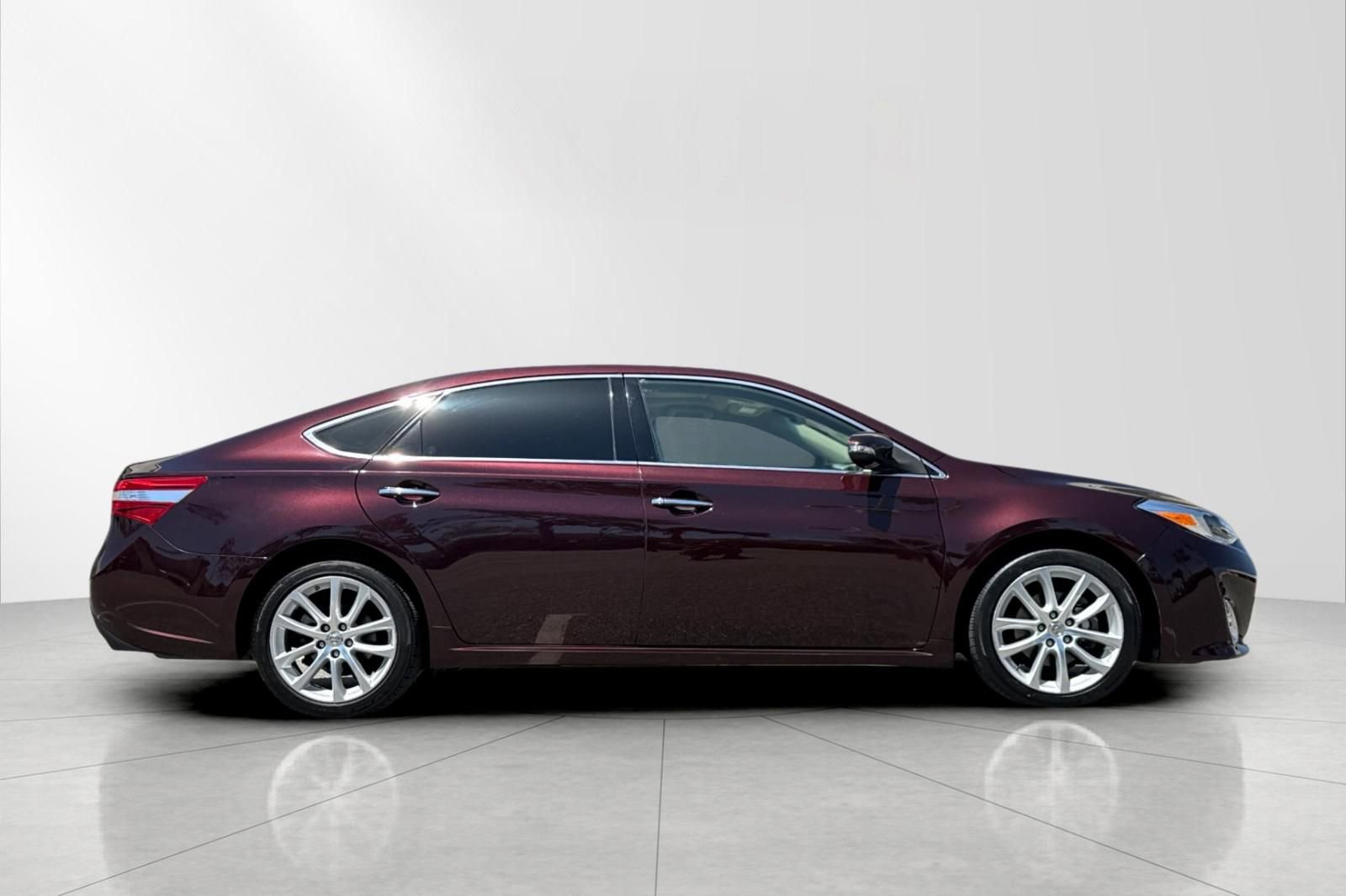 Used 2014 Toyota Avalon Limited FWD image 2
