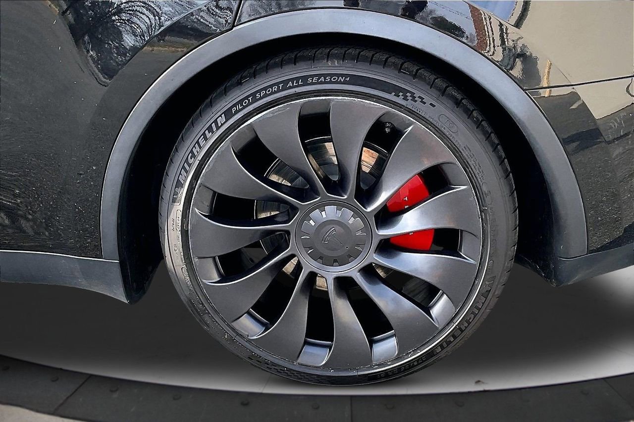 Used 2023 Tesla Model Y Performance image 35