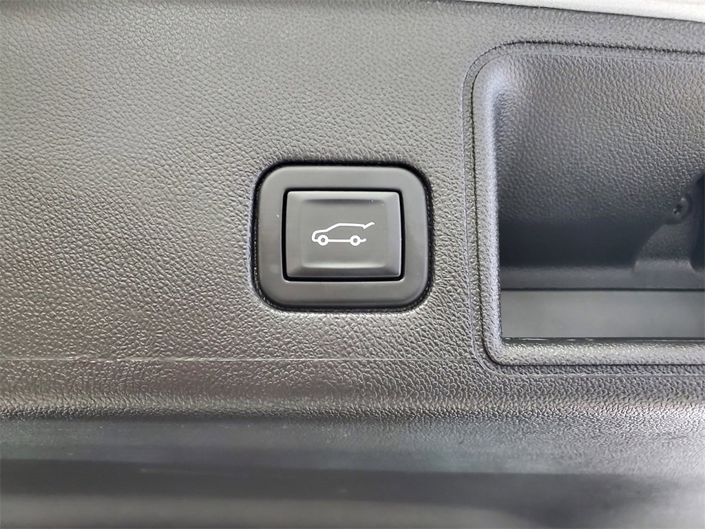 Used 2024 GMC Terrain SLT image 33