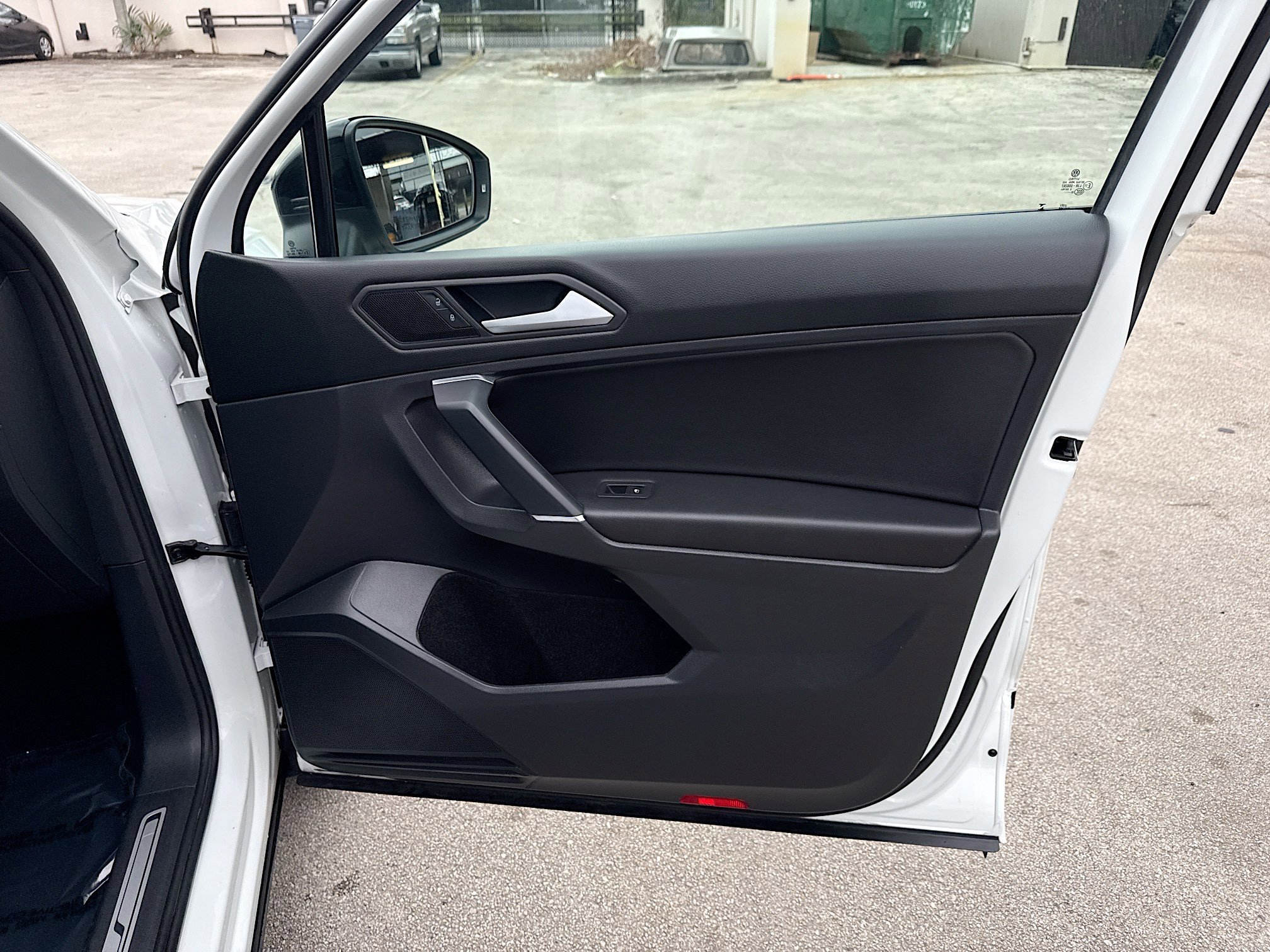 Certified 2020 Volkswagen Tiguan SE R-Line image 35