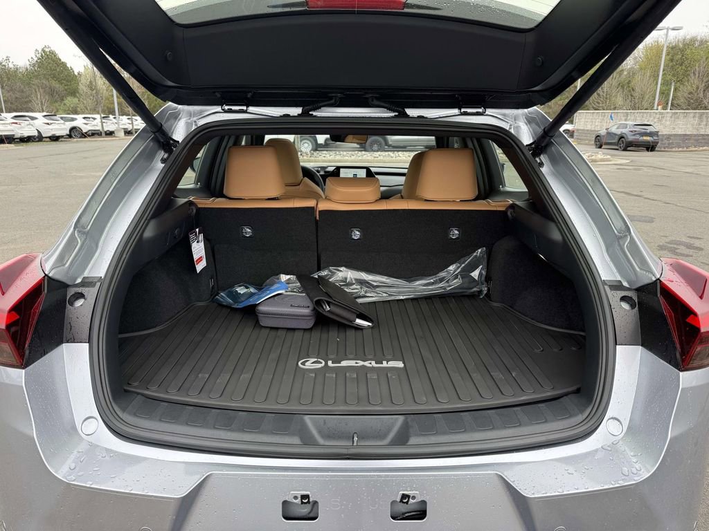 Used 2026 Lexus UX 300h AWD w/ Accessory Package (Z2) image 31