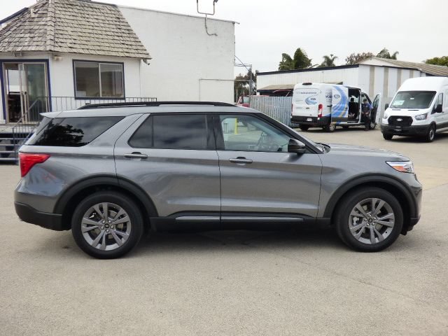 Used 2024 Ford Explorer XLT w/ Equipment Group 202A RWD image 2