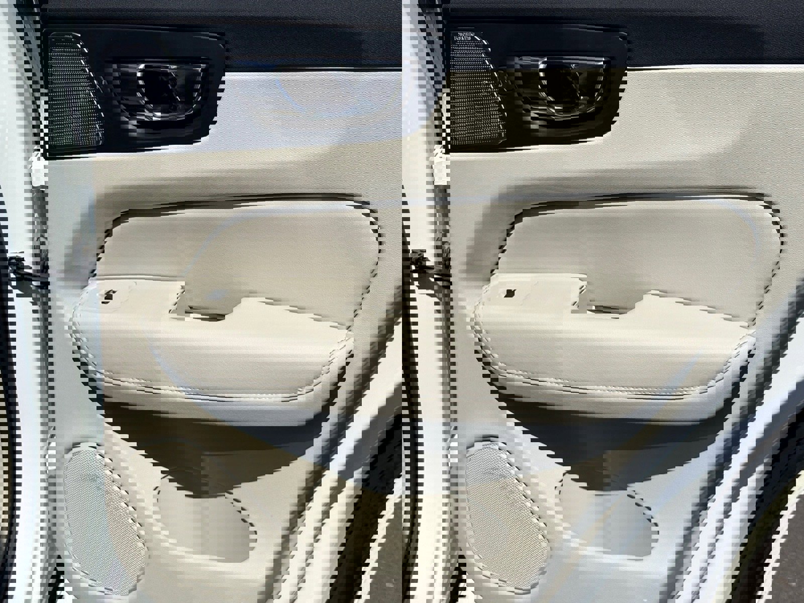 Used 2018 Volvo XC60 T8 Inscription image 29