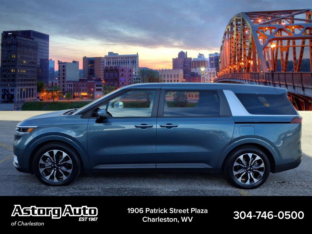 Used 2022 Kia Carnival EX image 6