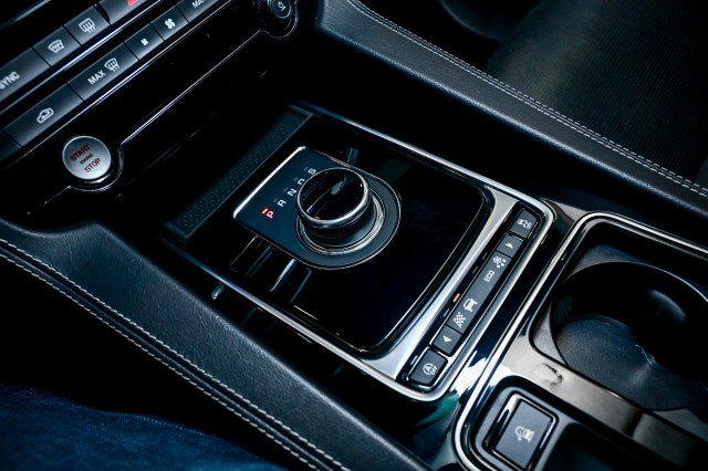 Used 2019 Jaguar F-PACE R-Sport image 34