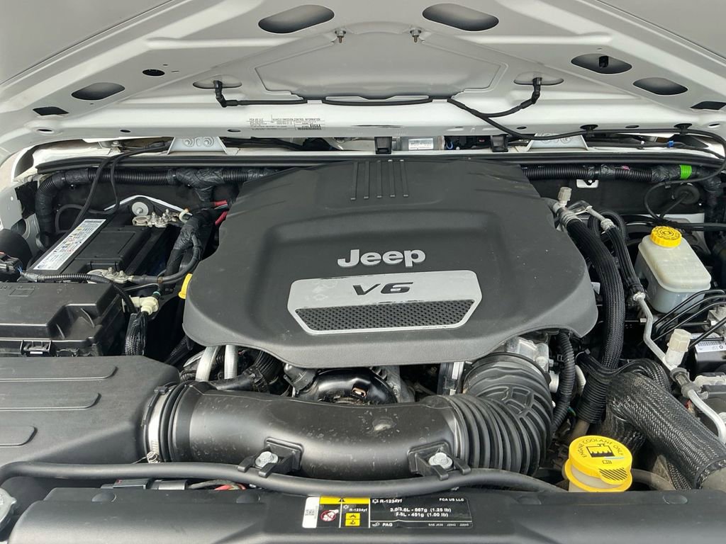 Used 2017 Jeep Wrangler Unlimited Sport w/ Connectivity Group AWD/4WD image 25