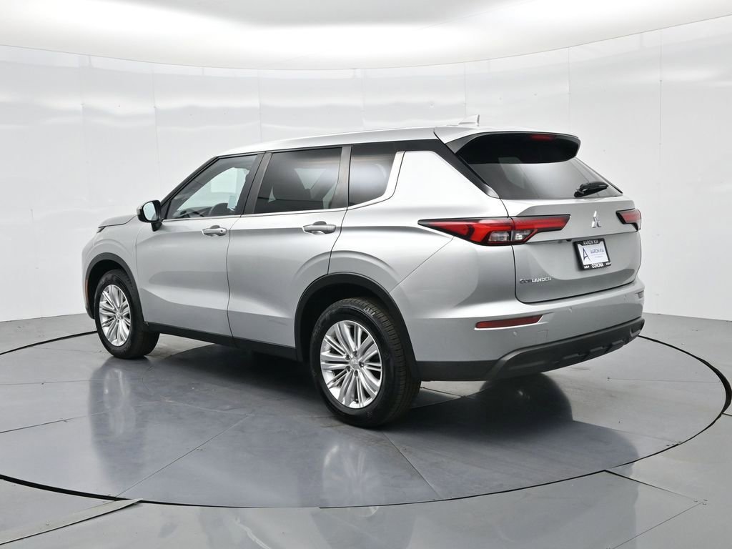 Used 2022 Mitsubishi Outlander ES image 5