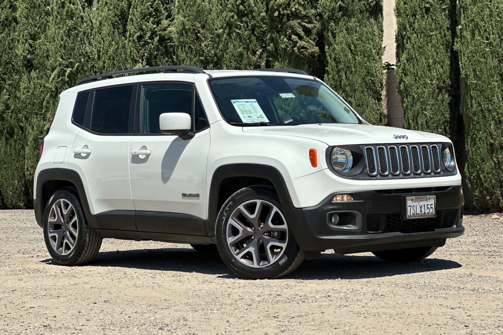 Used 2016 Jeep Renegade Latitude FWD image 2