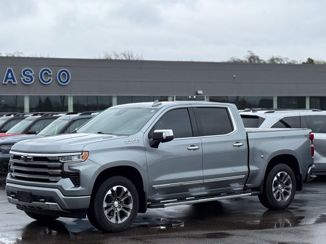 Used 2025 Chevrolet Silverado 1500 High Country AWD/4WD image 32