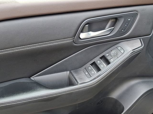 Used 2022 Nissan Rogue SL image 12