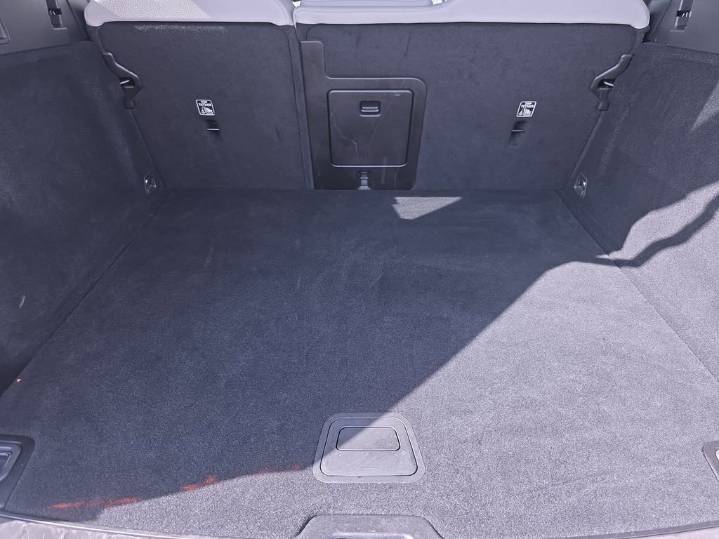 Used 2023 Volvo XC60 B5 Plus image 14