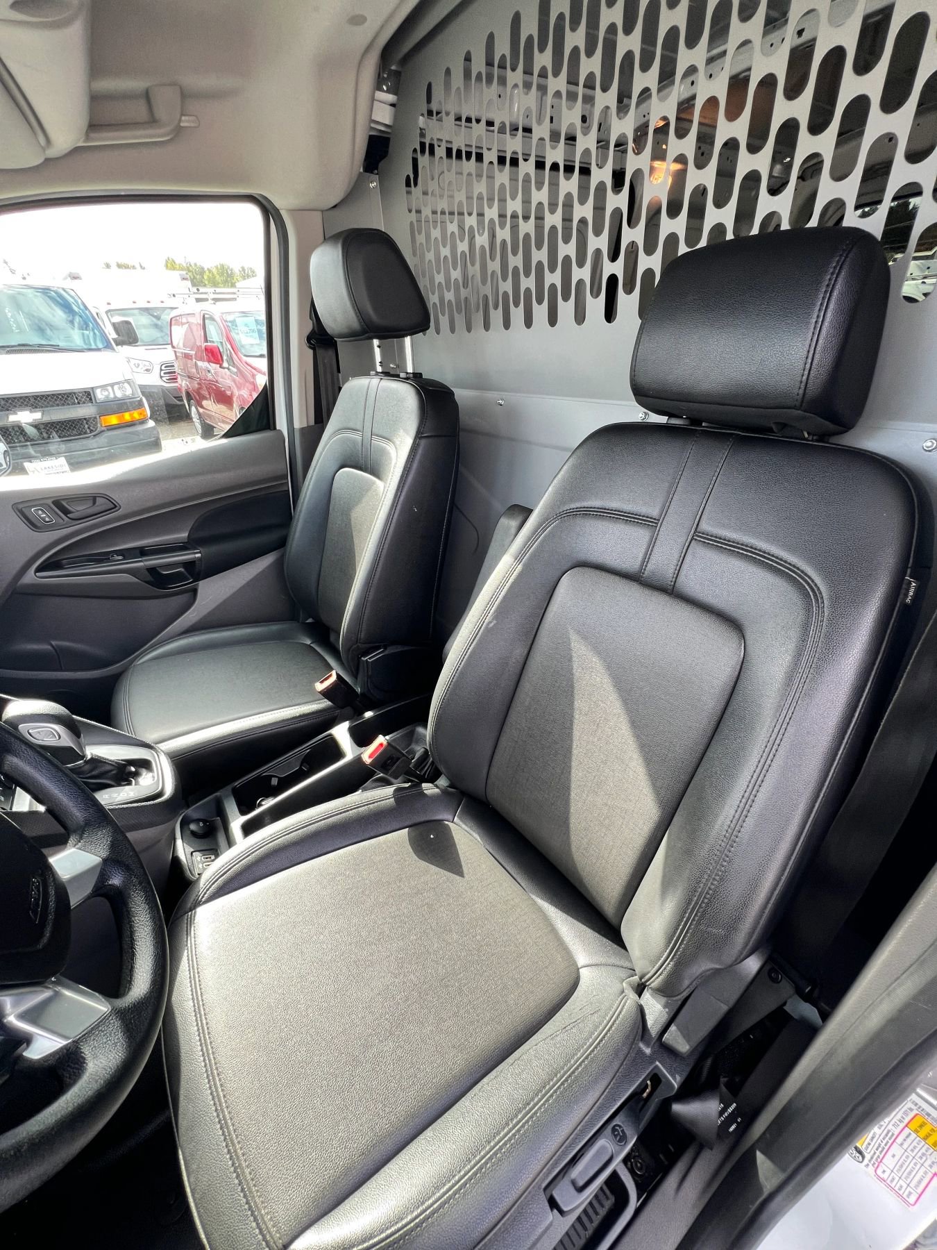 Used 2022 Ford Transit Connect XL image 11