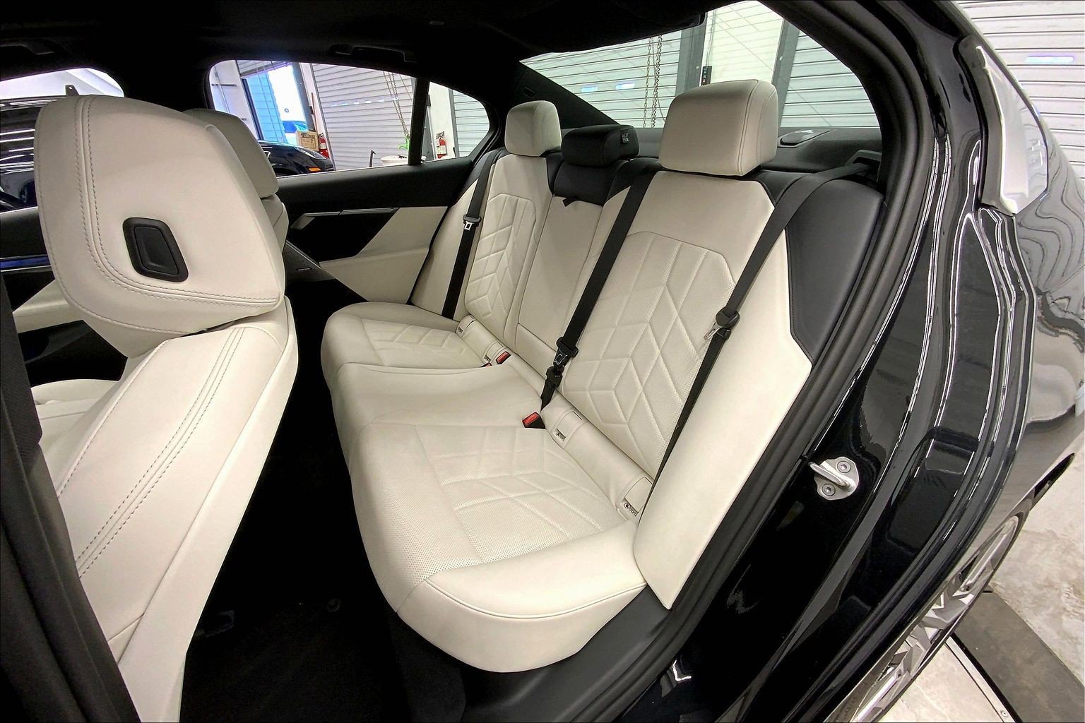 Used 2024 BMW i5 eDrive40i w/ Premium Package image 22