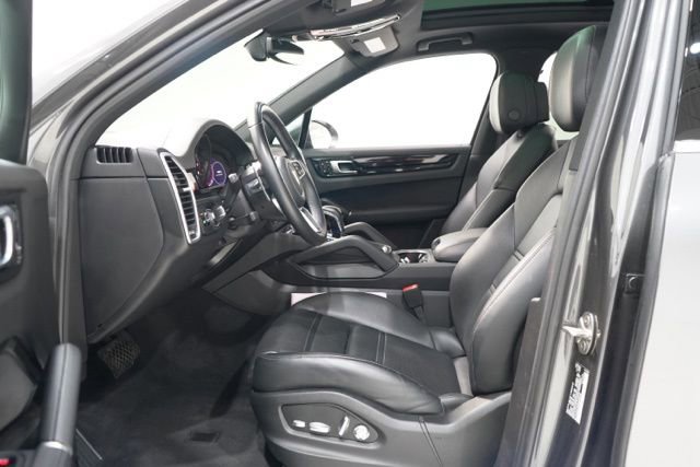 Used 2021 Porsche Cayenne AWD/4WD image 16