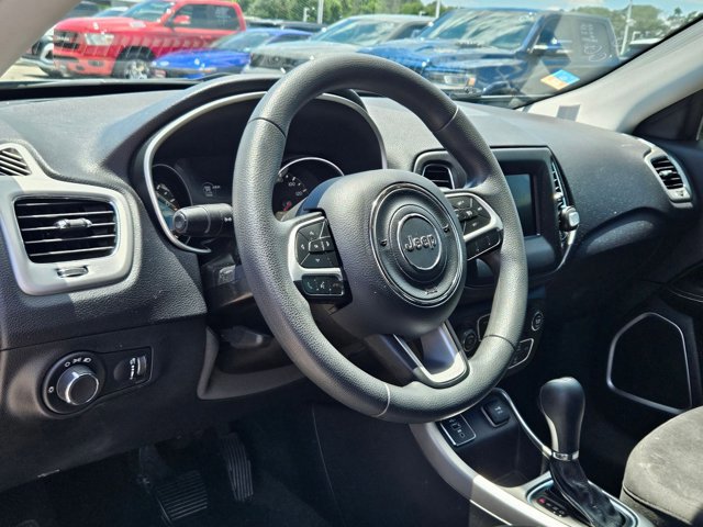 Used 2020 Jeep Compass Sport w/ Tech Group FWD image 9