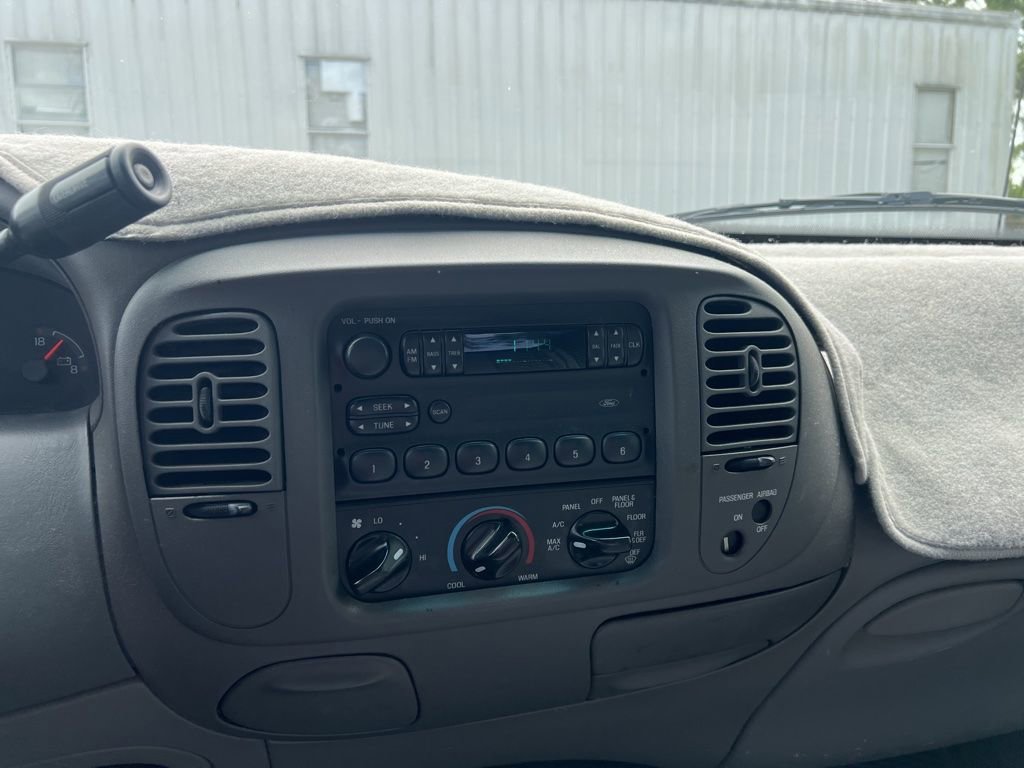 Used 1997 Ford F150 XLT image 12
