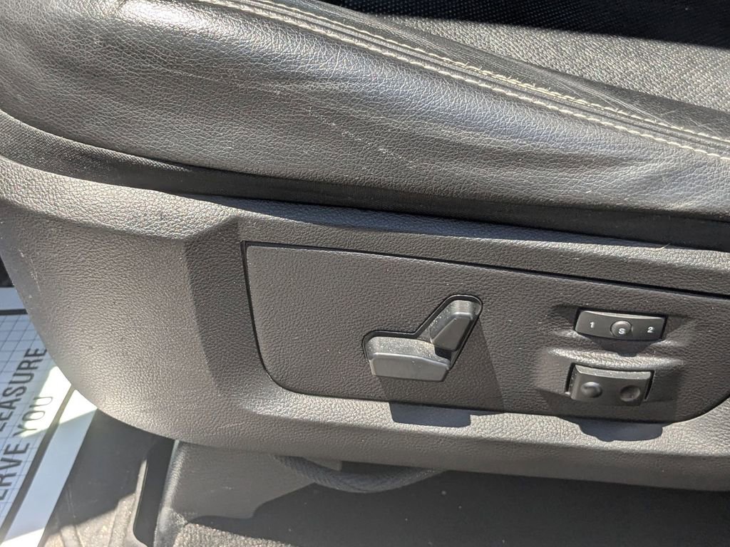 Used 2016 RAM 1500 Laramie w/ Convenience Group AWD/4WD image 18