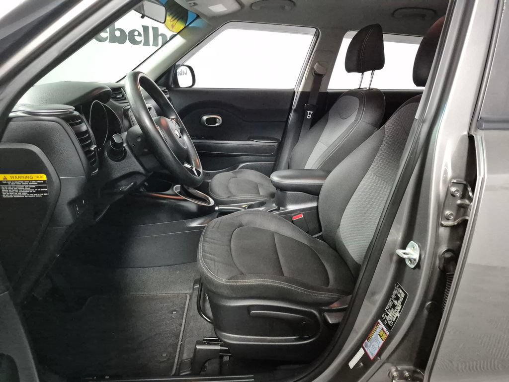 Used 2018 Kia Soul + FWD image 9