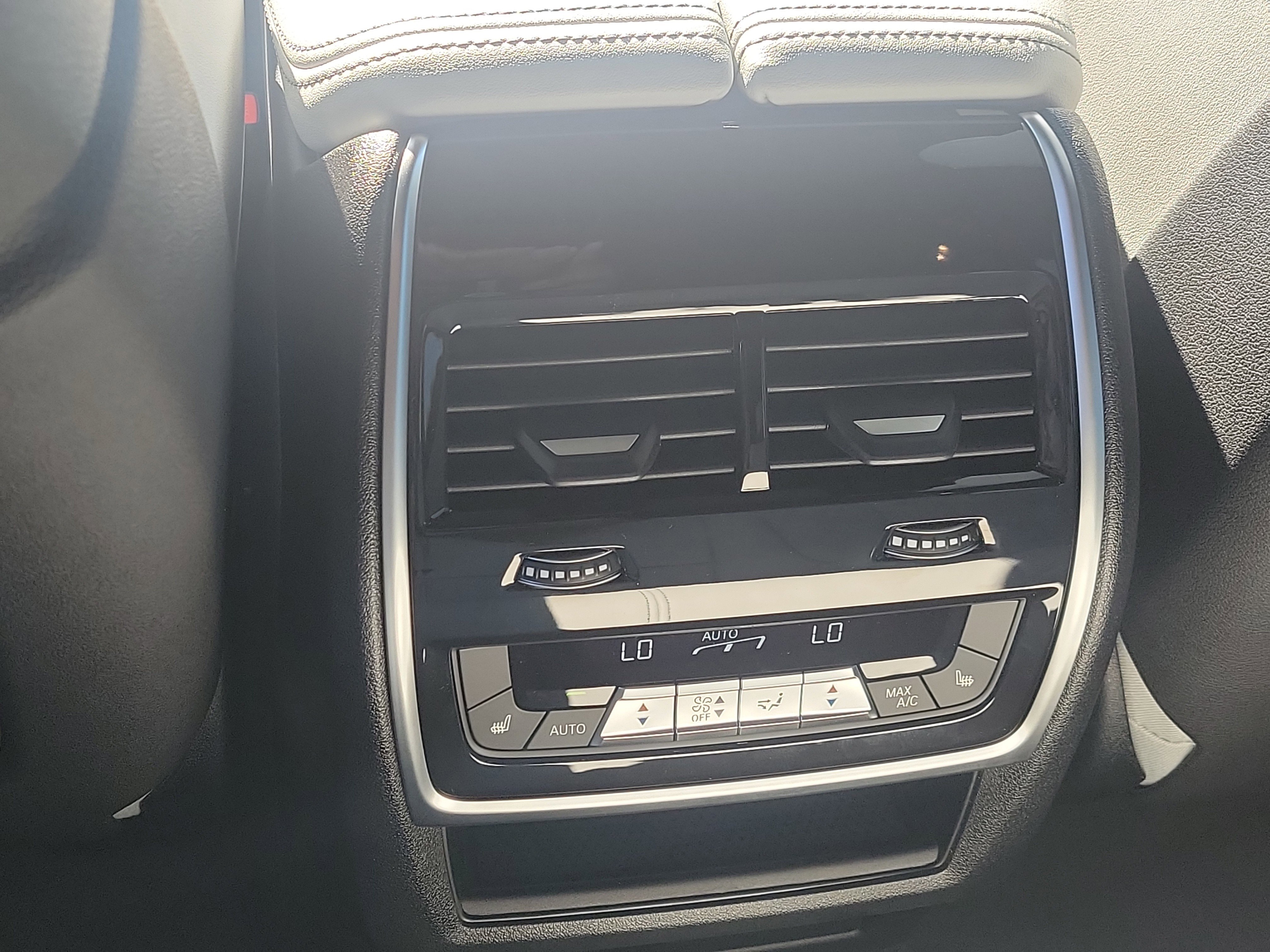 New 2026 BMW X5 xDrive40i w/ Climate Comfort Package image 13