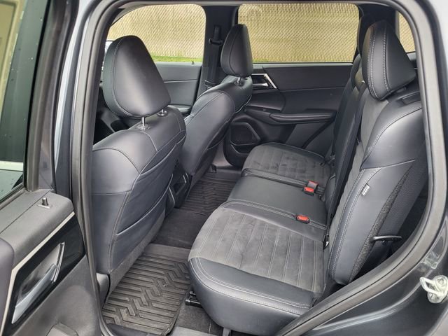 Used 2024 Mitsubishi Outlander SE image 14