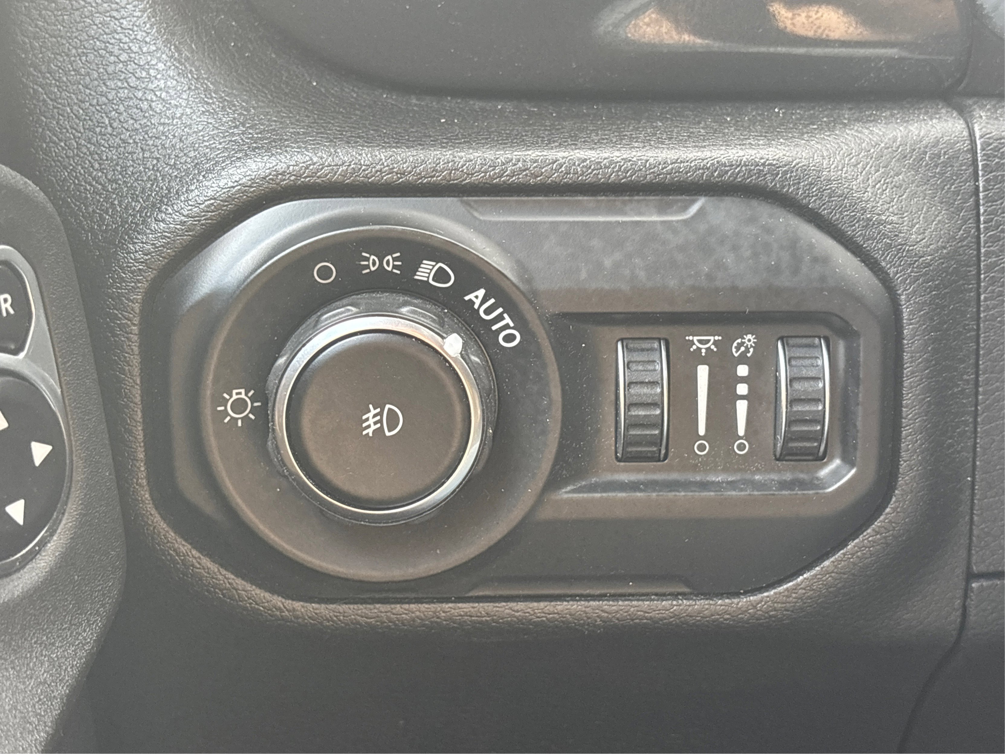 Used 2021 Jeep Wrangler Unlimited Sahara image 21