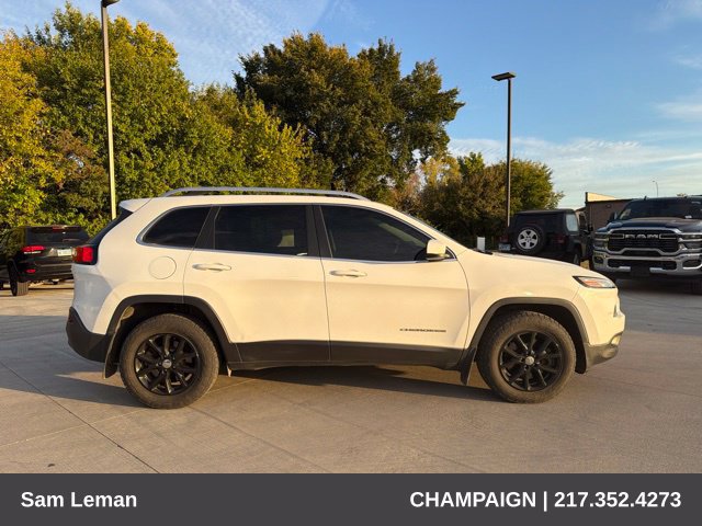 Used 2016 Jeep Cherokee Latitude w/ Cold Weather Group AWD/4WD image 2