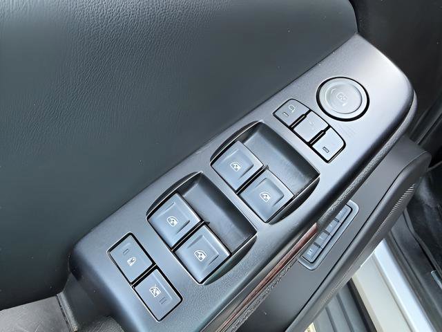 Used 2017 GMC Yukon XL SLT image 12