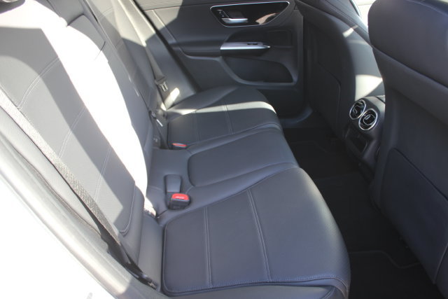 Used 2025 Mercedes-Benz GLC 300 4MATIC image 32