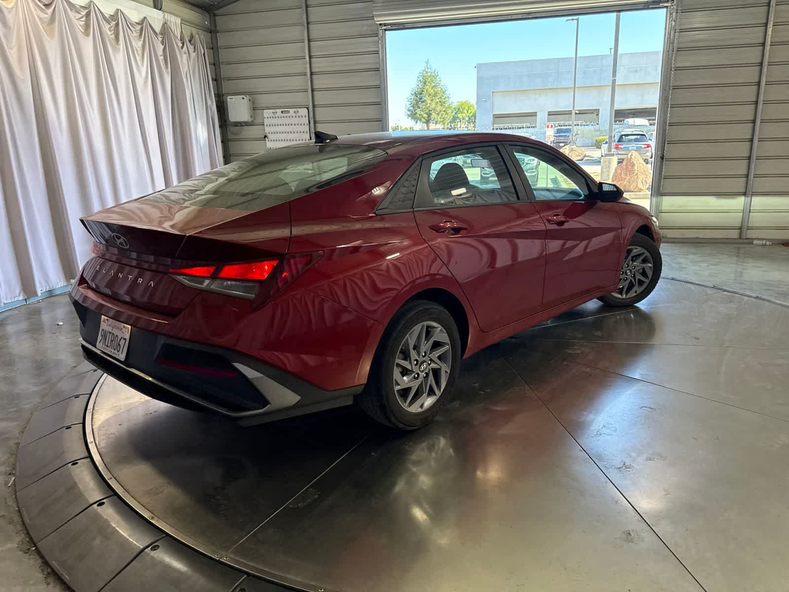 Used 2024 Hyundai Elantra SEL FWD image 5