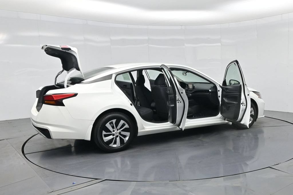 Used 2023 Nissan Altima 2.5 S FWD image 4