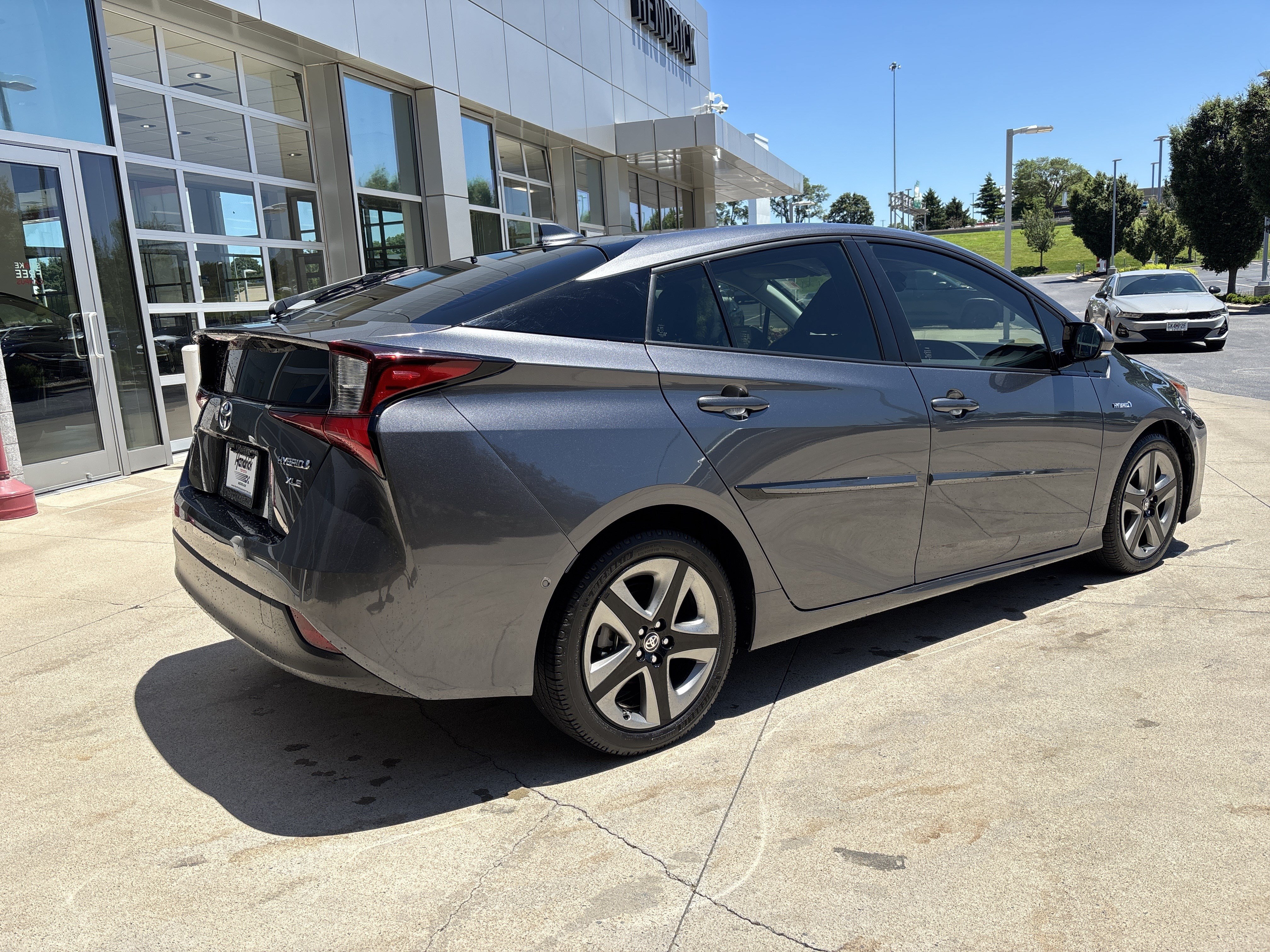 Used 2019 Toyota Prius XLE FWD image 6