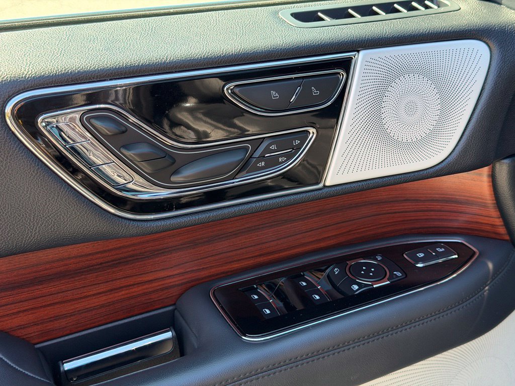 Used 2024 Lincoln Navigator L Reserve AWD/4WD image 17