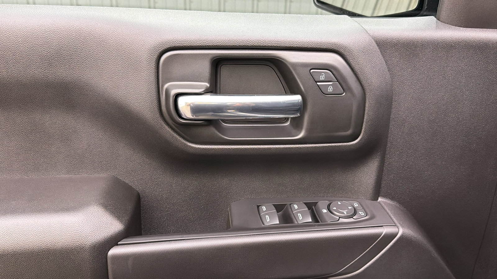 Used 2026 Chevrolet Silverado 1500 Custom Trail Boss w/ Dark Appearance Package AWD/4WD image 32