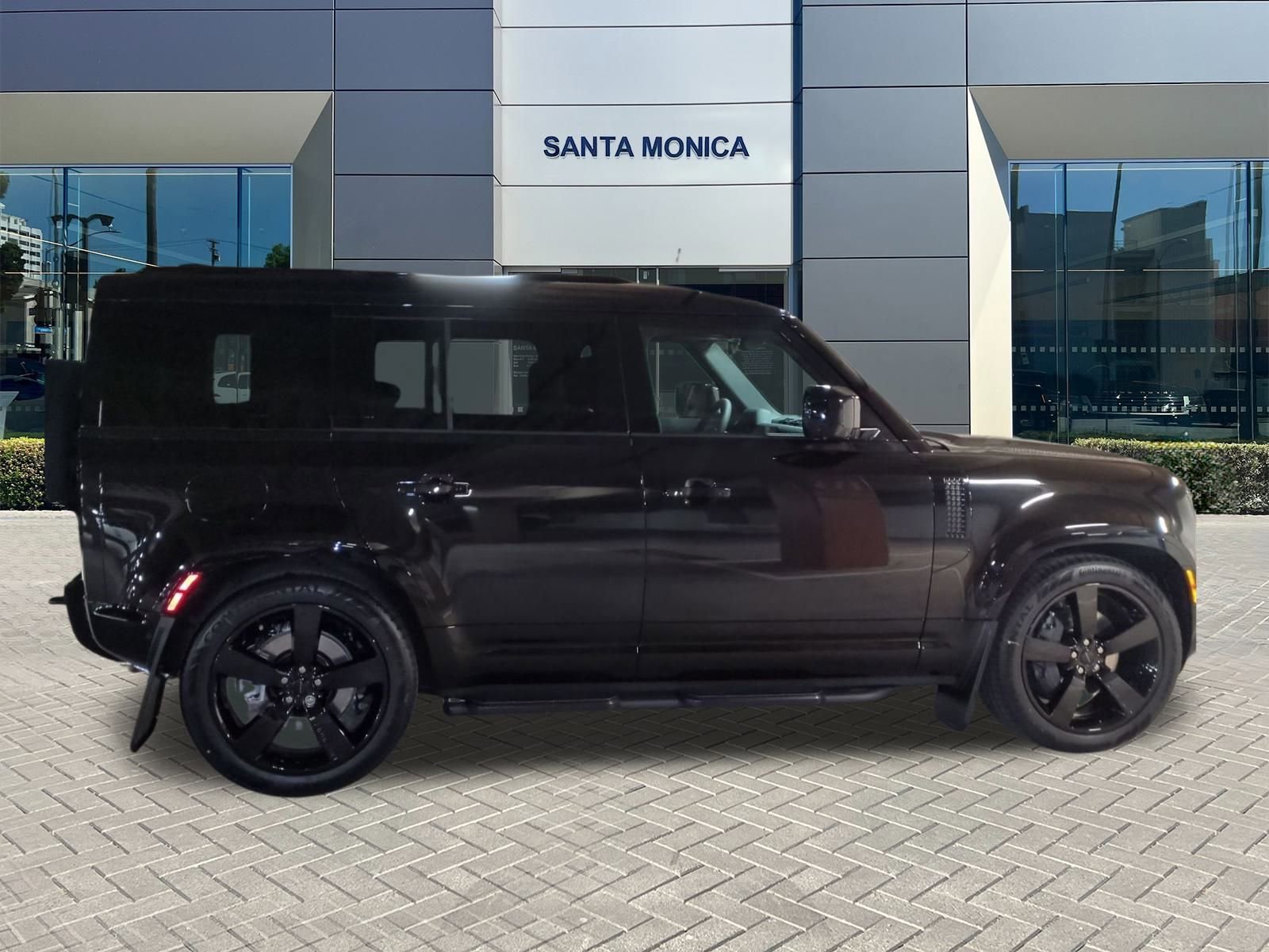 New 2026 Land Rover Defender 110 X-Dynamic SE image 6