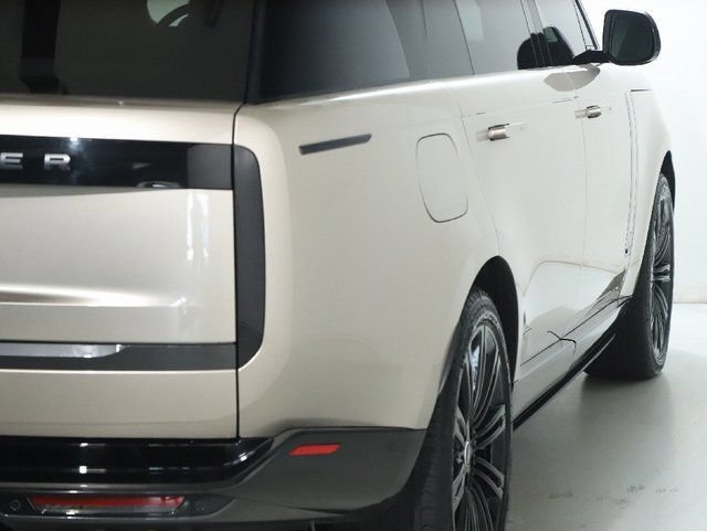 Certified 2025 Land Rover Range Rover Long Wheelbase Autobiography AWD/4WD image 9