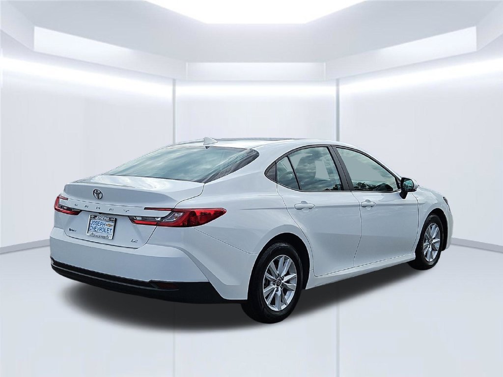 Used 2025 Toyota Camry LE FWD image 5