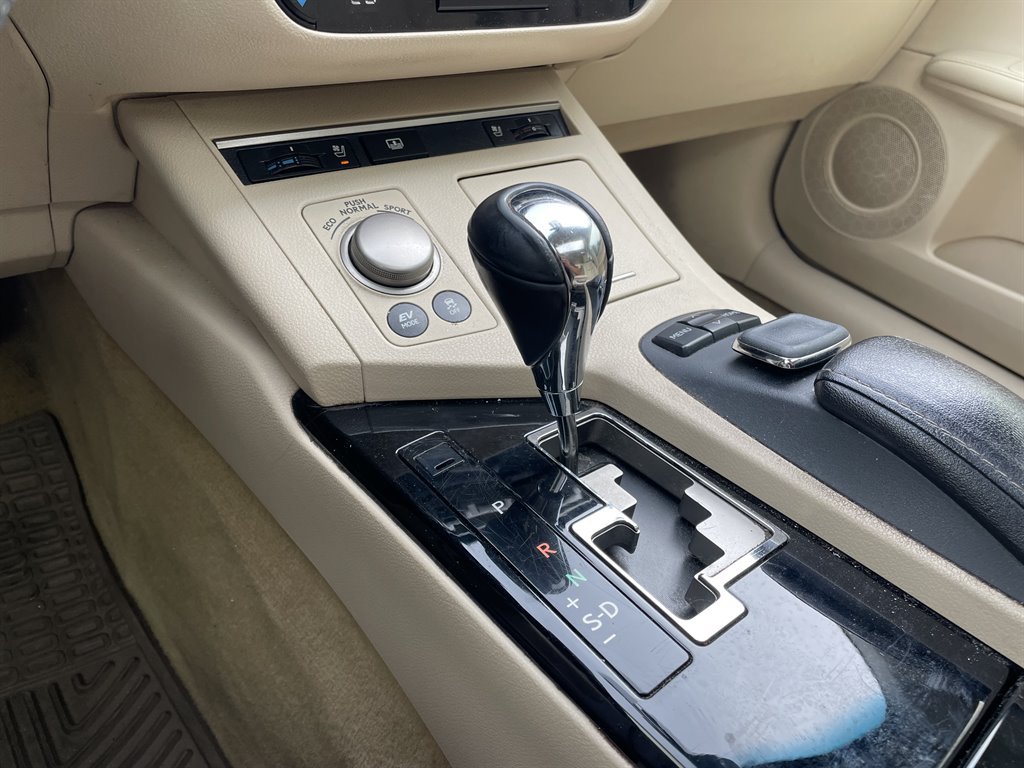Used 2015 Lexus ES 300h w/ Navigation System Package FWD image 28