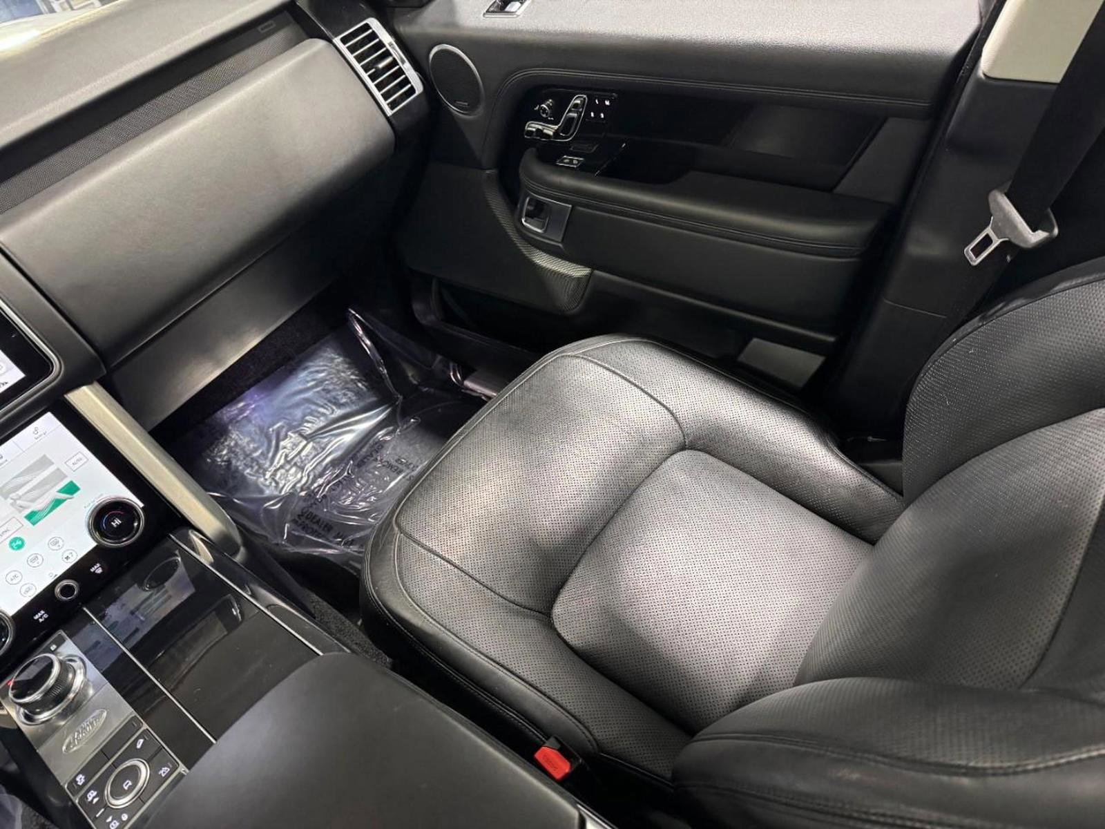 Used 2018 Land Rover Range Rover HSE image 17