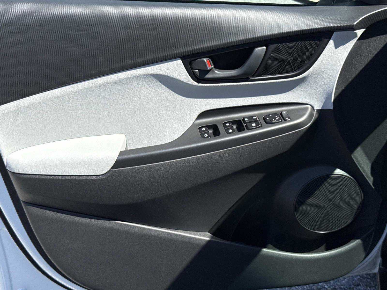 Certified 2023 Hyundai Kona SEL AWD/4WD image 18