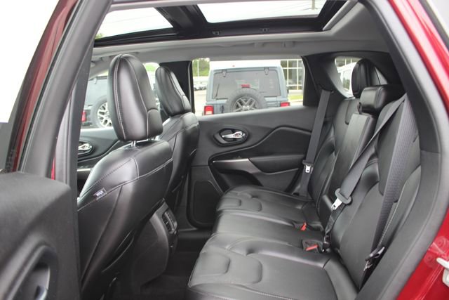 Used 2021 Jeep Cherokee Limited AWD/4WD image 23