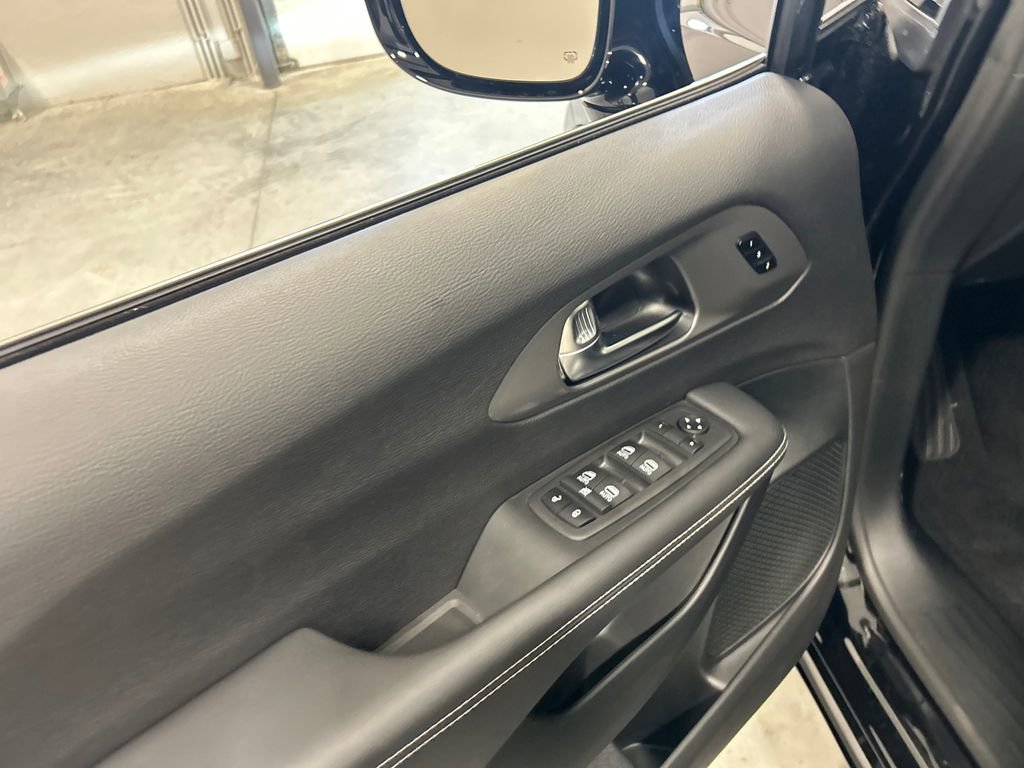 New 2026 Chrysler Pacifica Select FWD image 14
