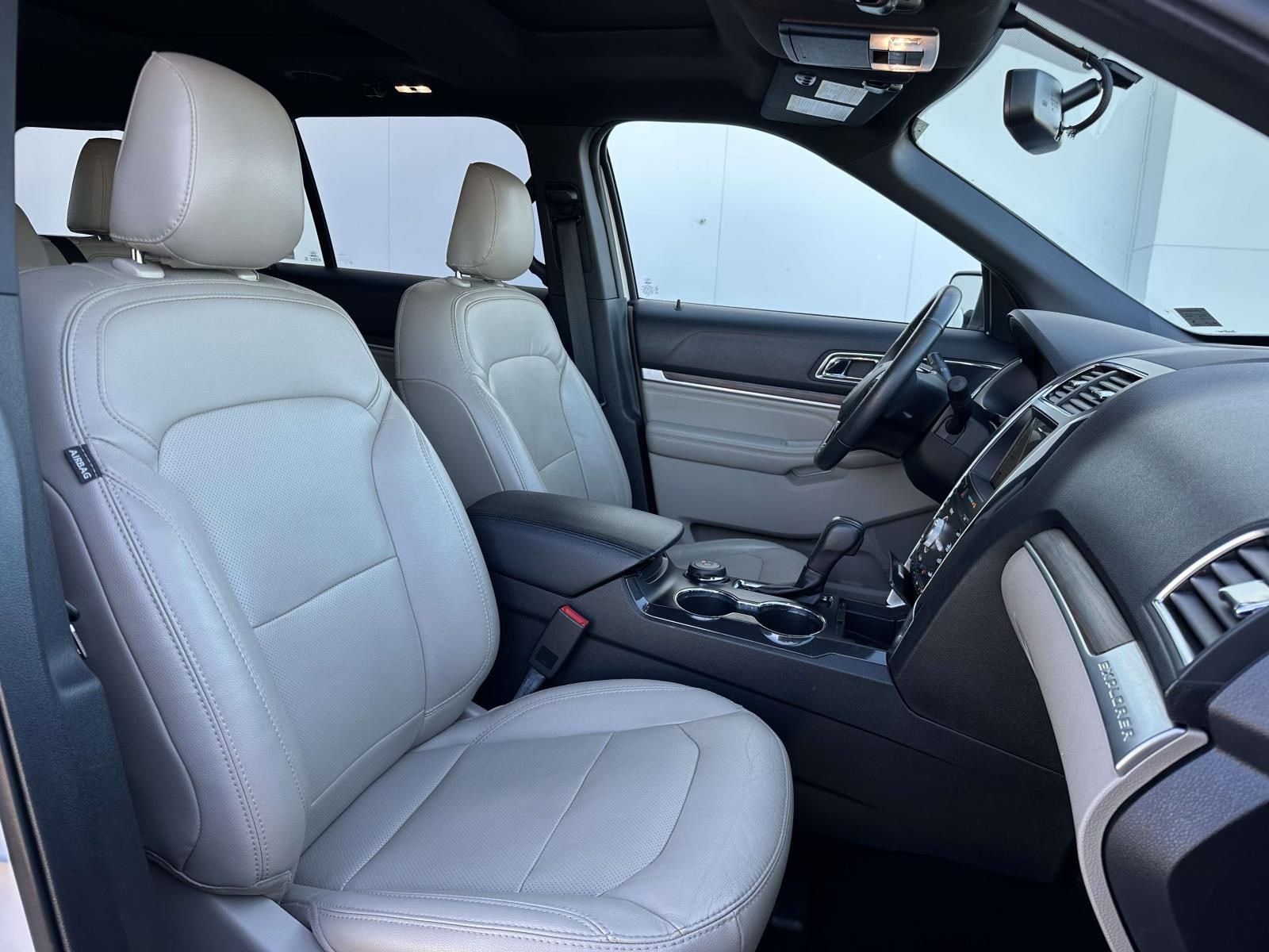 Used 2019 Ford Explorer Limited AWD/4WD image 10