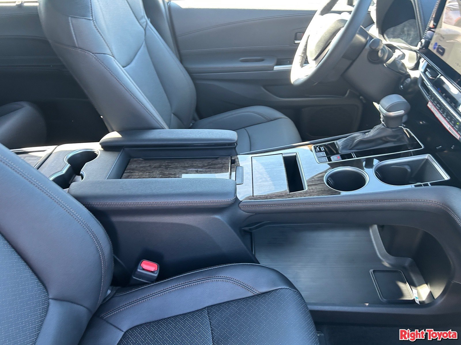 New 2026 Toyota Sienna Platinum AWD/4WD image 13